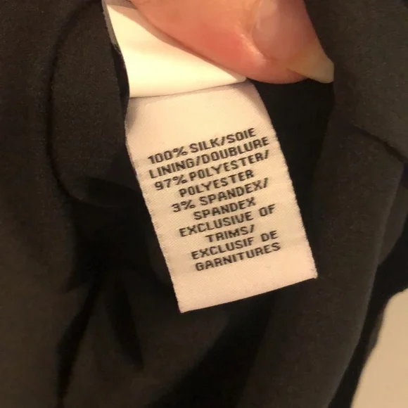 ⭕️ PRICE FIRM Diane Von Furstenberg Black Top with Gold Rhinestones Size Small - Picture 4 of 6